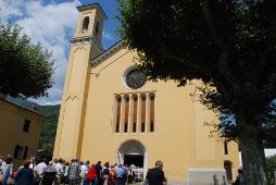 membri del sinodo si recano nel tempio per il digiuno (foto Matteo Ficara)